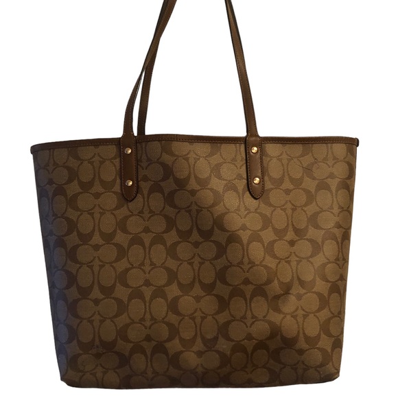 Coach Reversible Signature Saddle Tote Bag With Detachable Pouch. ON HOLD - Picture 6 of 16